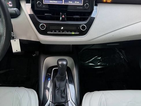Used 2021 Toyota Corolla LE image 18