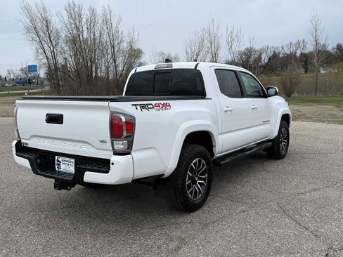 Used 2022 Toyota Tacoma TRD Sport w/ Technology Package AWD/4WD image 4