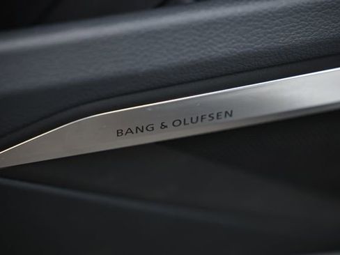 Used 2022 Audi e-tron Premium Plus image 18