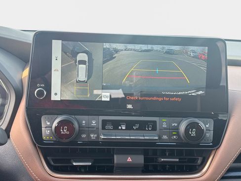 Used 2025 Toyota Grand Highlander AWD Hybrid image 25