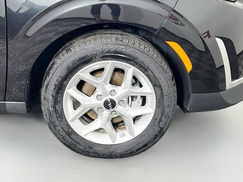 Used 2025 Kia Soul LX w/ LX Technology Package FWD image 33