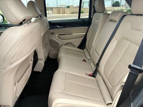 Used 2022 Jeep Grand Cherokee Limited AWD/4WD image 18