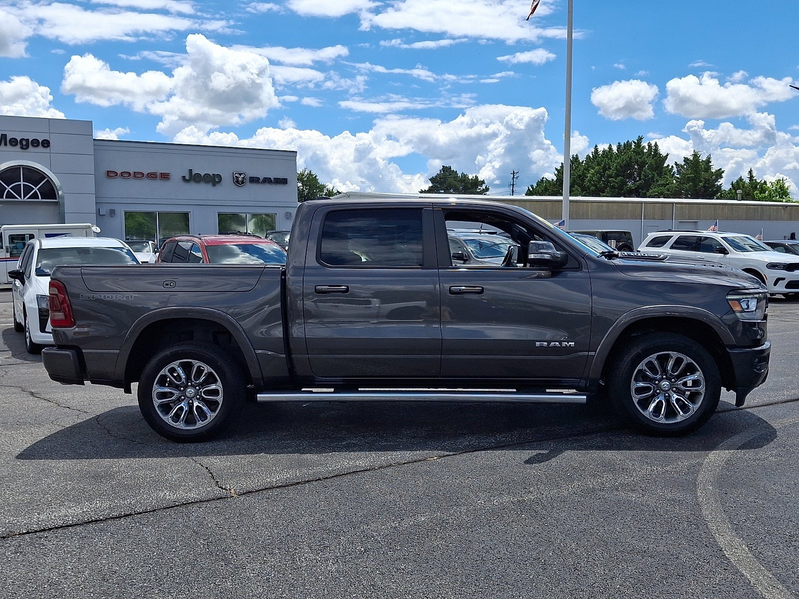Used 2020 RAM 1500 Laramie w/ Sport Appearance Package AWD/4WD image 7