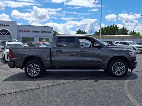 Used 2020 RAM 1500 Laramie w/ Sport Appearance Package AWD/4WD image 7