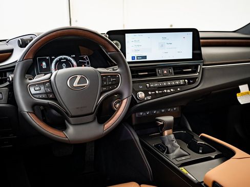 New 2025 Lexus ES 350 Ultra Luxury image 4