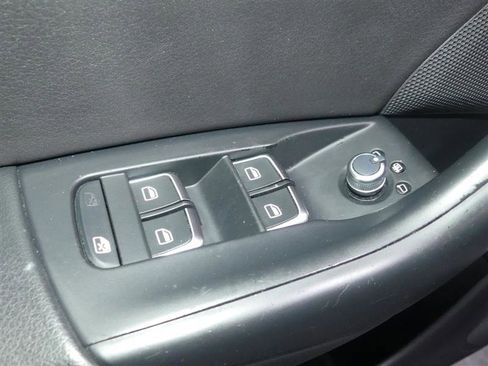 Used 2018 Audi Q3 2.0T Premium image 19