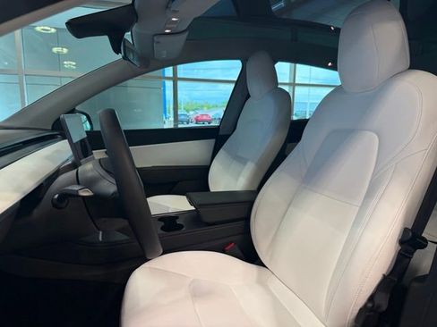 Used 2022 Tesla Model Y Long Range AWD/4WD image 19