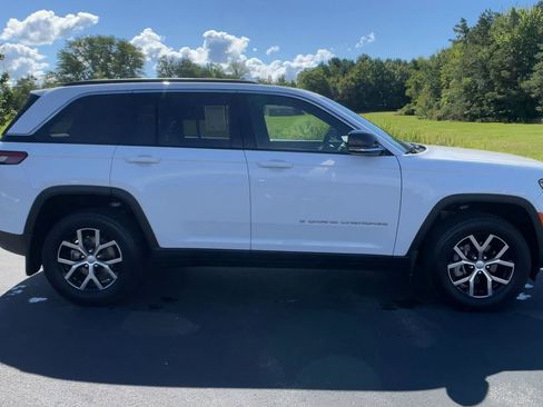 Used 2024 Jeep Grand Cherokee Limited w/ Trailer Tow Package image 10