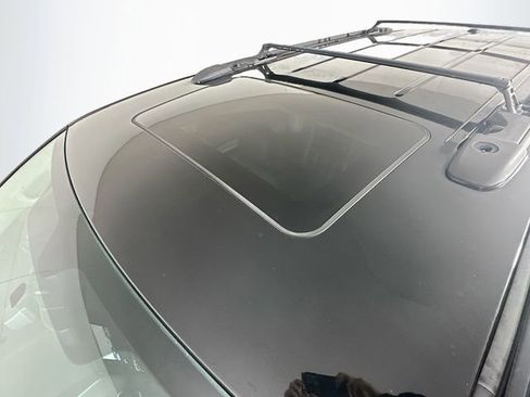 Used 2016 Chrysler Town & Country Touring-L image 24