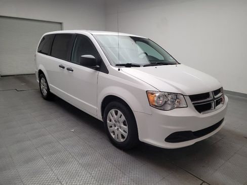 Used 2019 Dodge Grand Caravan SE w/ UConnect Hands-Free Group FWD image 13