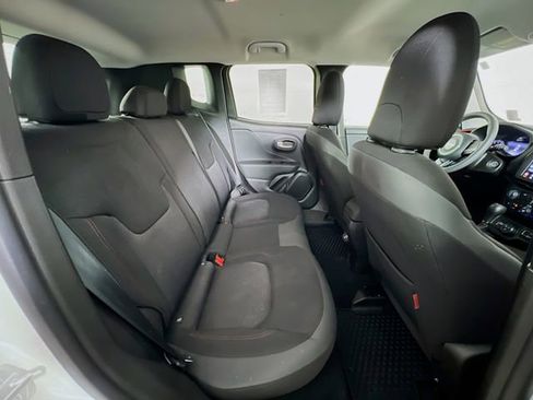 Used 2023 Jeep Renegade Trailhawk image 39