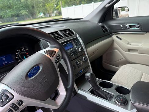 Used 2013 Ford Explorer 4WD w/ Class III Trailer Tow Pkg image 11