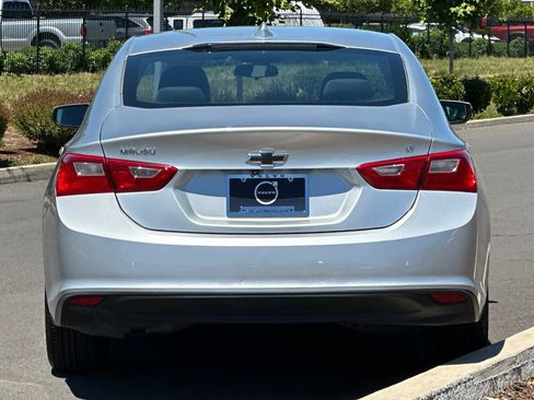 Used 2018 Chevrolet Malibu LT FWD image 4