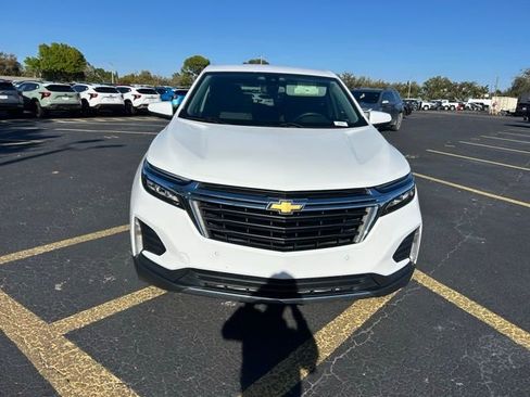 Used 2024 Chevrolet Equinox LT image 2