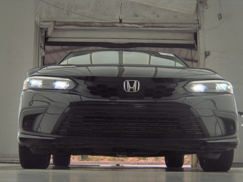 Used 2024 Honda Civic EX-L image 4