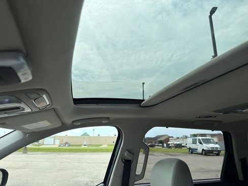 Used 2023 Kia Telluride EX w/ EX Captain's Chair Package AWD/4WD image 6