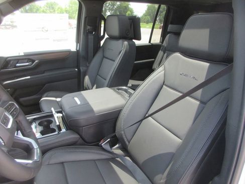 New 2026 GMC Yukon XL Denali w/ Denali Reserve Package AWD/4WD image 11