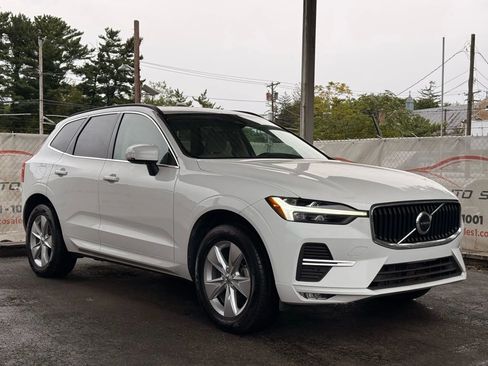 Used 2022 Volvo XC60 B5 Momentum image 6