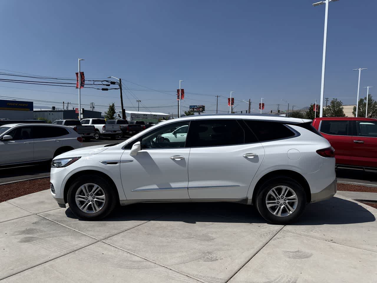Used 2021 Buick Enclave Essence AWD/4WD image 2