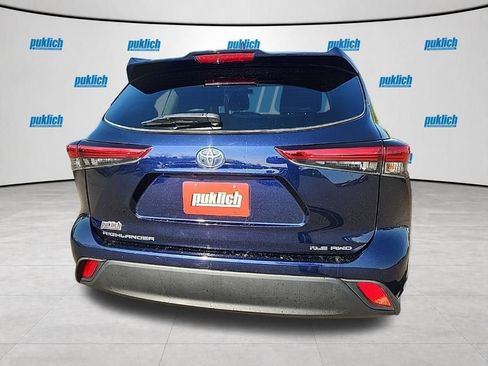 Used 2021 Toyota Highlander XLE AWD/4WD image 4