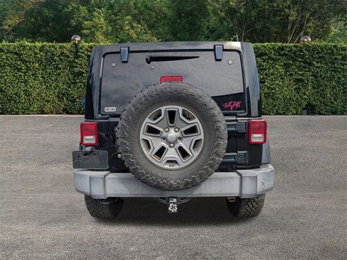 Used 2017 Jeep Wrangler Unlimited Rubicon w/ Connectivity Group image 5