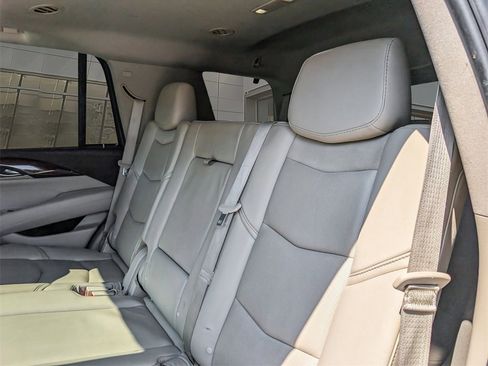 Used 2015 Cadillac Escalade Luxury image 17