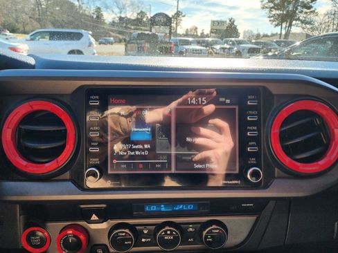 Used 2022 Toyota Tacoma TRD Off-Road image 15