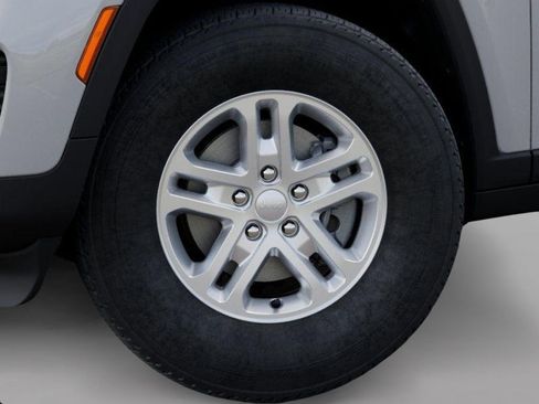 New 2025 Jeep Grand Cherokee Laredo image 8