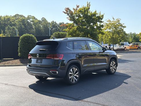 Used 2024 Volkswagen Taos SE FWD image 3