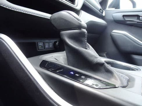 Used 2022 Toyota Highlander LE AWD/4WD image 31