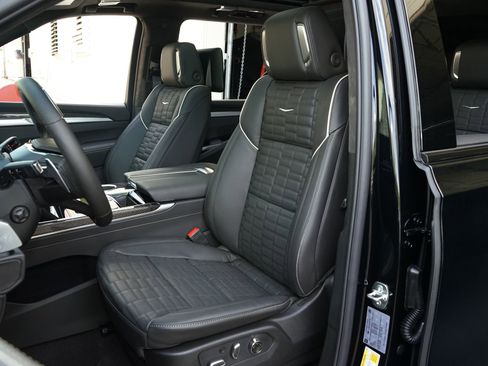 Used 2026 Cadillac Escalade ESV V image 9