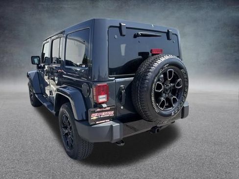 Used 2018 Jeep Wrangler Unlimited Sahara AWD/4WD image 10