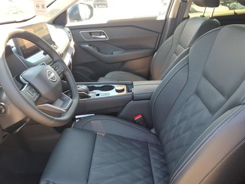 New 2026 Nissan Rogue Platinum AWD/4WD image 16