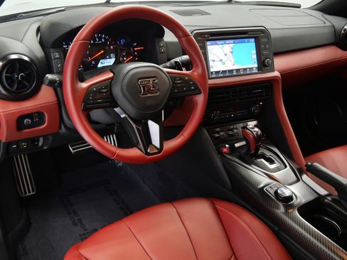 Used 2024 Nissan GT-R Premium w/ Premium Interior Package AWD/4WD image 13