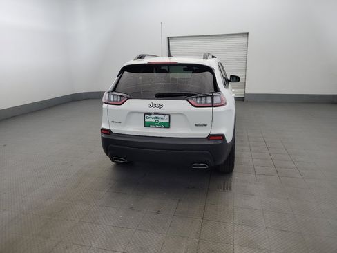 Used 2022 Jeep Cherokee Latitude Lux w/ Mopar Interior Package AWD/4WD image 7