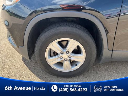 Used 2019 Chevrolet Trax LT w/ LT Convenience Package AWD/4WD image 9