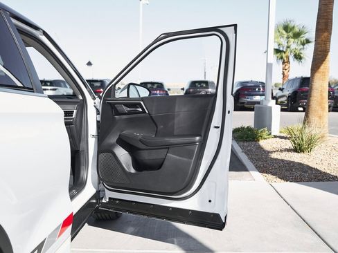 Used 2024 Mitsubishi Outlander Ralliart image 11