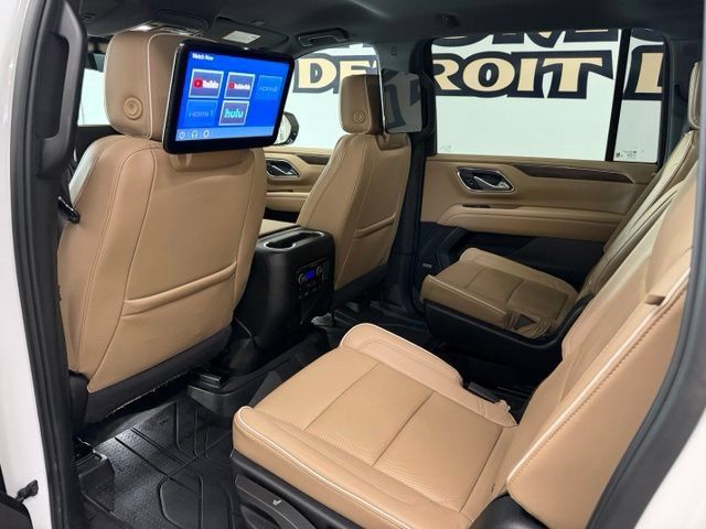 Used 2024 Chevrolet Suburban Premier w/ Advanced Technology Package AWD/4WD image 25