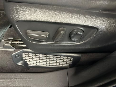 Used 2023 Toyota Sienna XSE AWD/4WD image 11