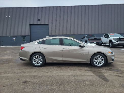 Used 2024 Chevrolet Malibu LT image 2