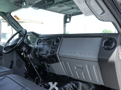 Used 2013 Ford F750 2WD Regular Cab Super Duty image 41