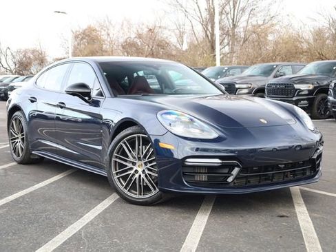 Used 2018 Porsche Panamera 4S image 2
