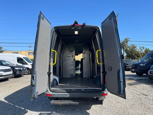 Used 2018 Mercedes-Benz Sprinter 2500 image 12
