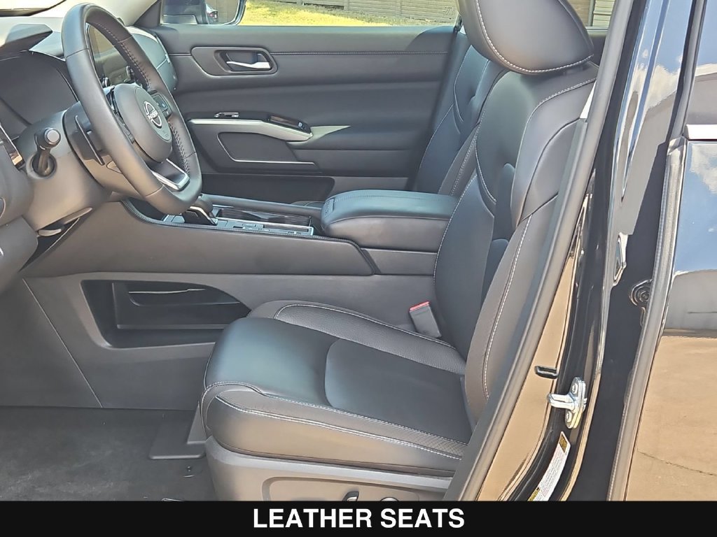 Used 2025 Nissan Pathfinder SL FWD image 11
