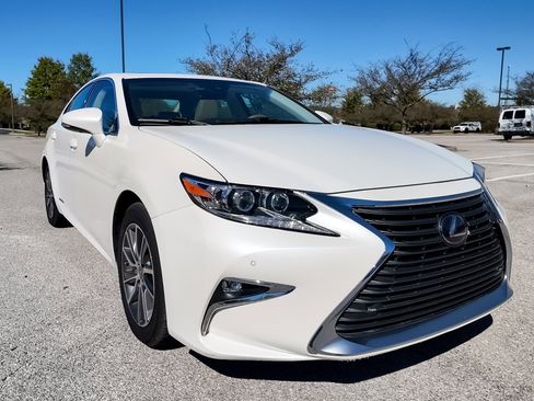 Used 2017 Lexus ES 300h image 38