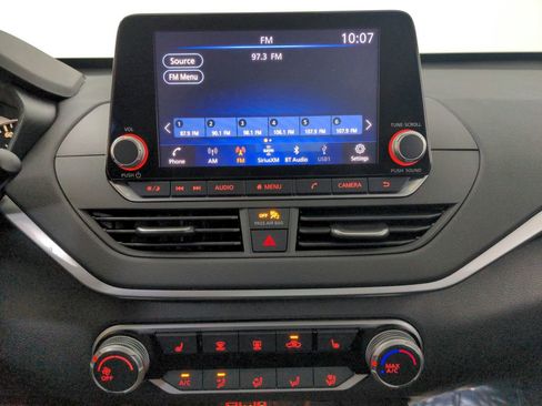 Used 2022 Nissan Altima SV image 19