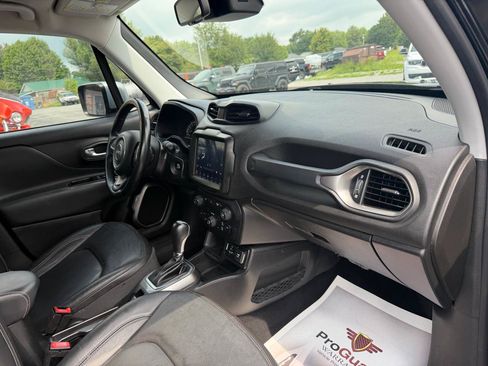 Used 2018 Jeep Renegade Limited w/ UConnect 8.4 Nav Group FWD image 21