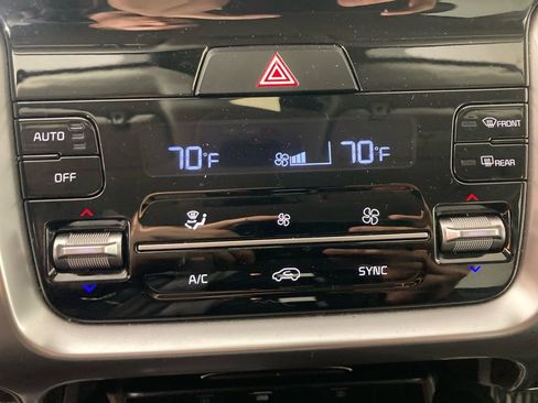 Used 2023 Kia Sorento S image 8