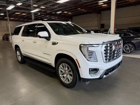 Used 2025 GMC Yukon XL Denali AWD/4WD image 7