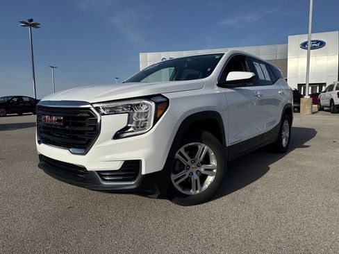 Used 2024 GMC Terrain SLE image 1